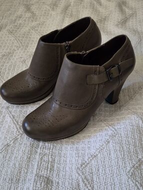 Lorenzo Mari Perforated Olive Gray Leather Monk-Strap Bootie Pumps Size 8.5